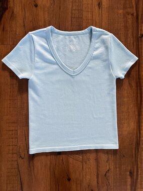 NWOT No Boundaries Ribbed V-Neck Tee